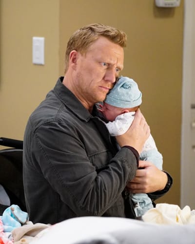 Dad at Last - Grey's Anatomy Season 16 Episode 1