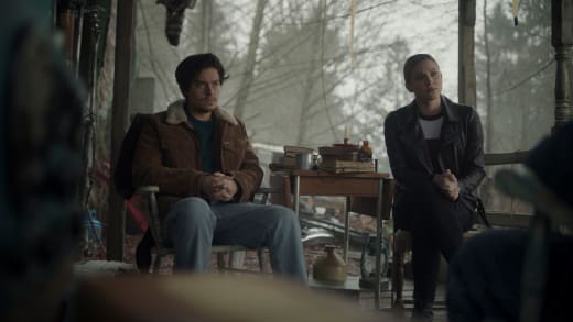 Investigators Reunited - Riverdale Season 5 Episode 9
