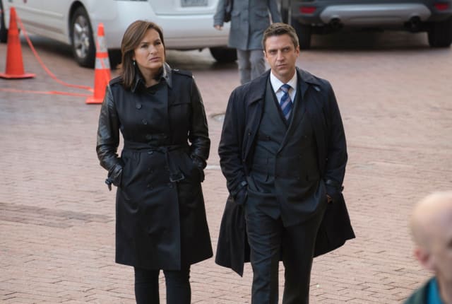 Watch Law & Order: SVU Season 16 Episode 8 Online - TV Fanatic