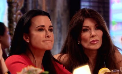 Watch The Real Housewives of Beverly Hills Online: Spinning A Web