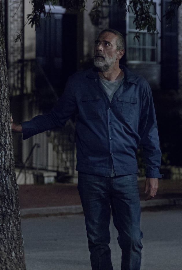 Out And About - The Walking Dead Season 9 Episode 9