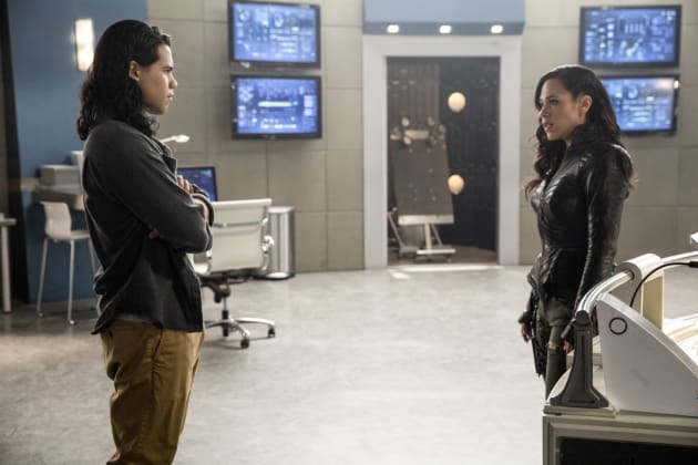 Trouble in paradise? - The Flash Season 3 Episode 18