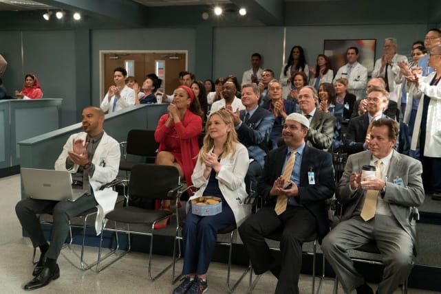 Supportive Colleagues - Grey's Anatomy Season 14 Episode 20
