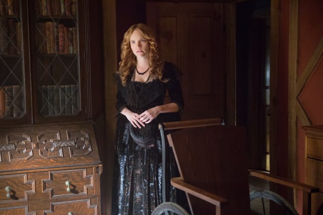 Anne Hale Worried - Salem Season 3 Episode 2