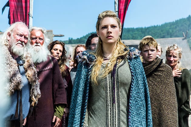 Lagertha Watches her Husband Come Home - TV Fanatic