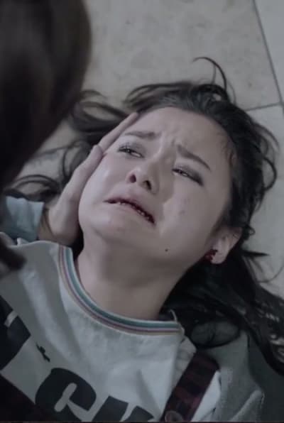 Kai Takes the Fall - Absentia Season 3 Episode 3