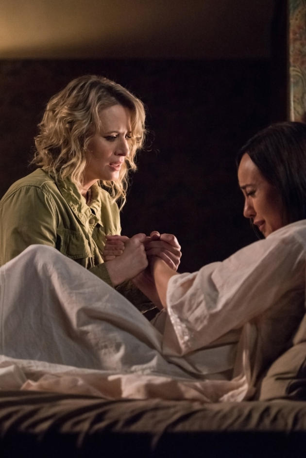 Mary comforts Kelly - Supernatural Season 12 Episode 23