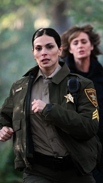 Morena Baccarin - After fire - Sheriff Country