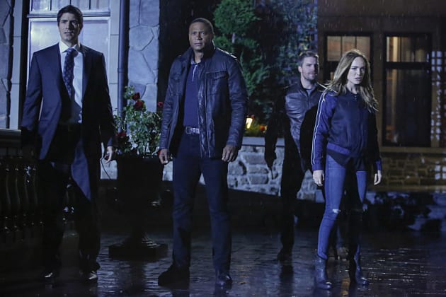 Where Are The Aliens? - Arrow Season 5 Episode 8