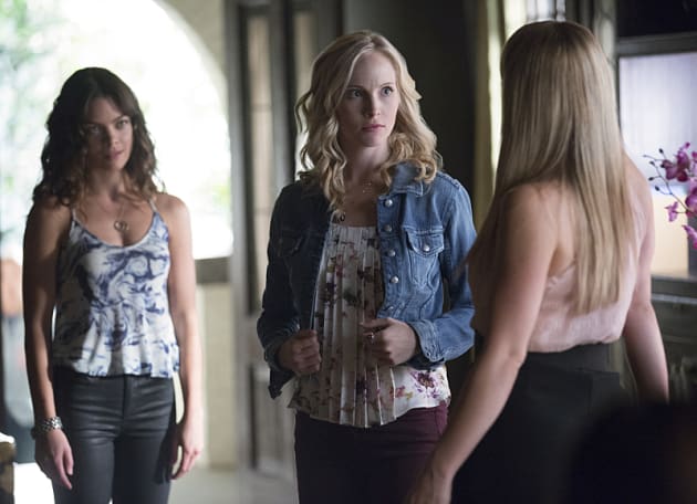 Surrounded! - The Vampire Diaries Season 7 Episode 1