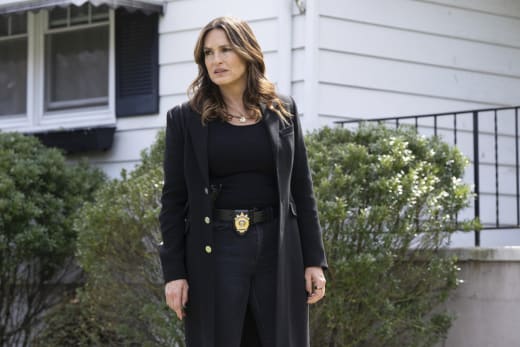 Benson Tries to Help Sykes - Law & Order: SVU Season 25 Episode 12
