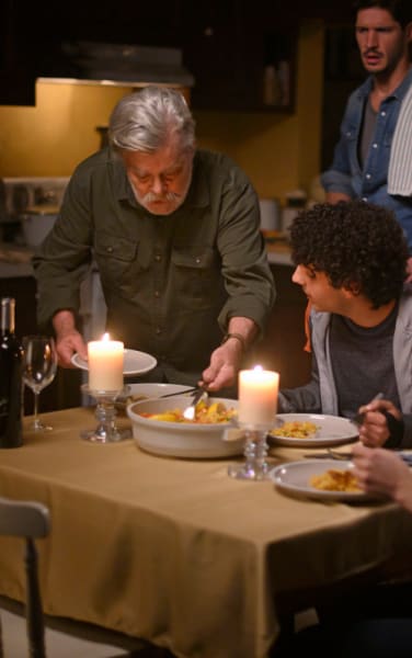 Gordon Crashes Dinner - Coroner Season 2 Episode 5