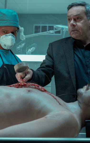 Dr. Peterson Detects Radiation - Coroner Season 1 Episode 7