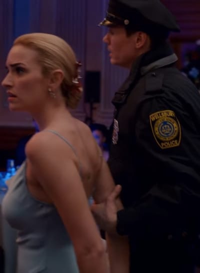 Arrested - Ginny & Georgia Season 2 Episode 10