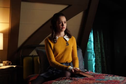 Legacies Trailer: The Story Continues! - TV Fanatic