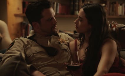 Roswell, New Mexico Exclusive Clip: Max and Liz Talk Science and The Future