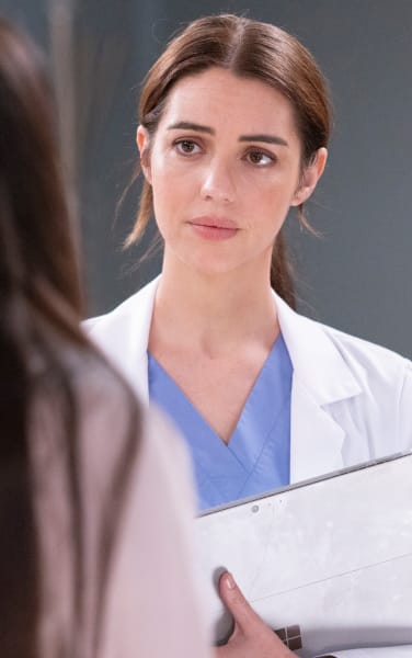 Compassionate Jules -tall - Grey's Anatomy Temporada 19 Episódio 8