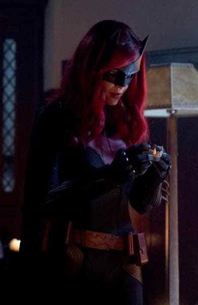 Toothy - Batwoman Season 1 Episode 13