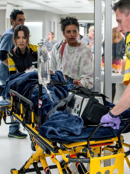 Paramedics Bring Malik Into the ER - Transplant Season 2 Episode 8