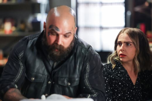 Helping Out - Good Girls Season 4 Episode 5