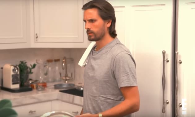 Scott Gets Closer to Kourtney - Keeping Up with the Kardashians
