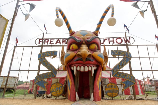 American horror story season 4 episode outlet 1 full