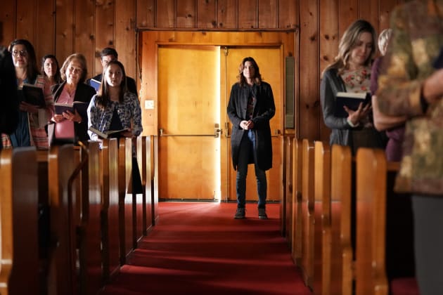 Take Me to Church - Stumptown Season 1 Episode 11