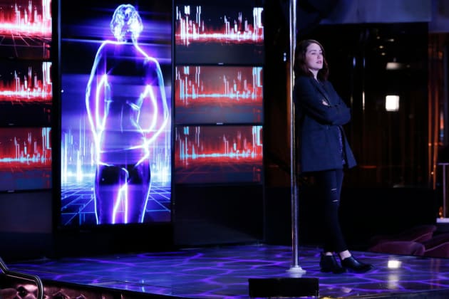 Liz takes the stage - The Blacklist Season 4 Episode 11
