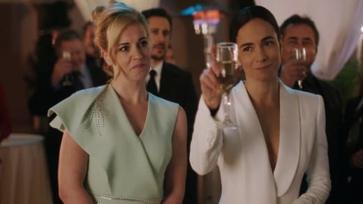 All Dressed Up - Queen of the South Season 5 Episode 7