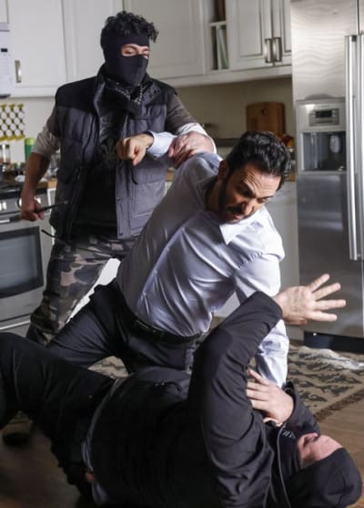 Taken Hostage – Tall – The Blacklist Staffel 9 Folge 17