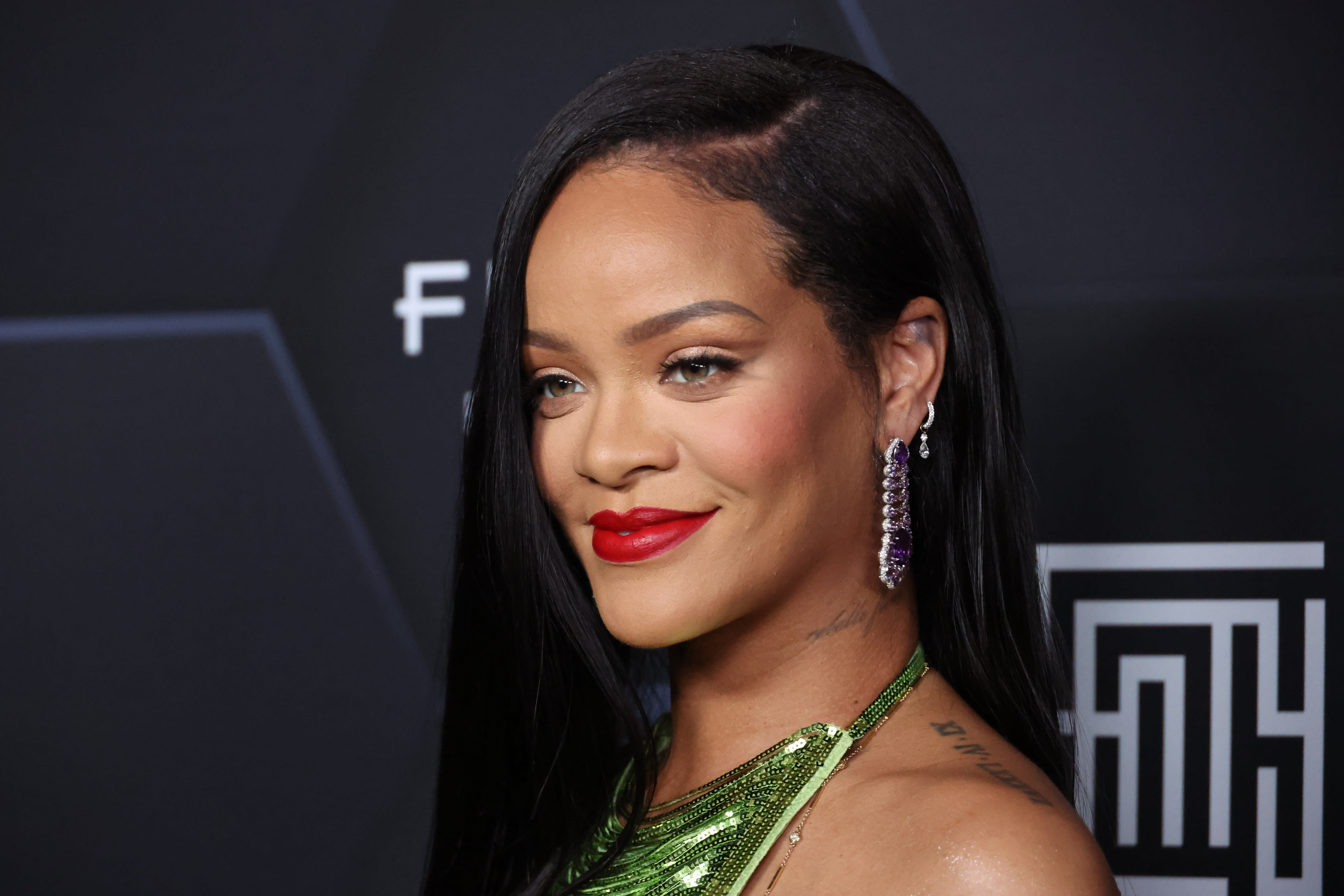 Rihanna Confirmed for Super Bowl Halftime Show - TV Fanatic