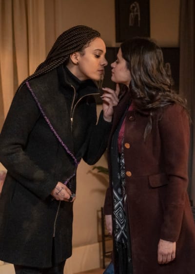 Jada and Mel Kiss - Charmed (2018) Season 1 Episode 15