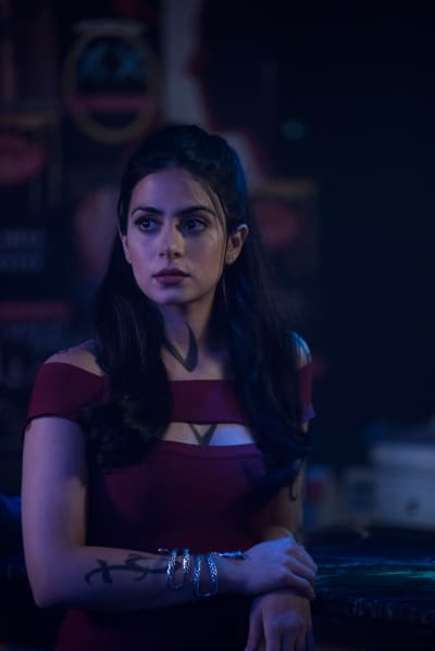 Shadowhunters Season 3 Episode 3 Review What Lies Beneath Tv Fanatic