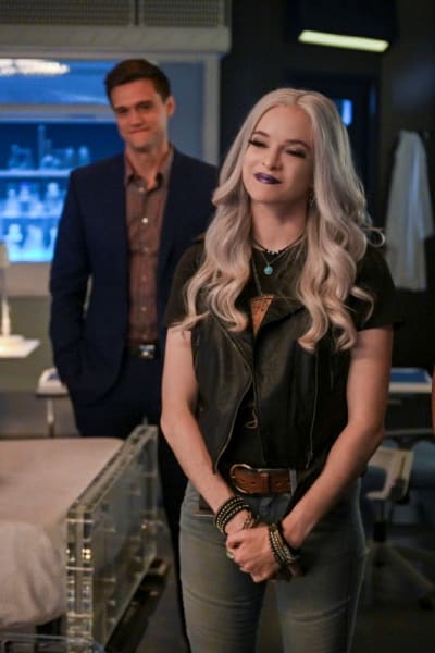 All Smiles - The Flash Season 6 Episode 2