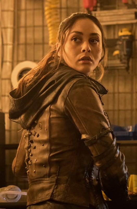 Raven Sees a Threat - The 100 Season 7 Episode 14