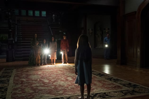 All Eyes on Nell - The Haunting of Hill House Season 1 Episode 6