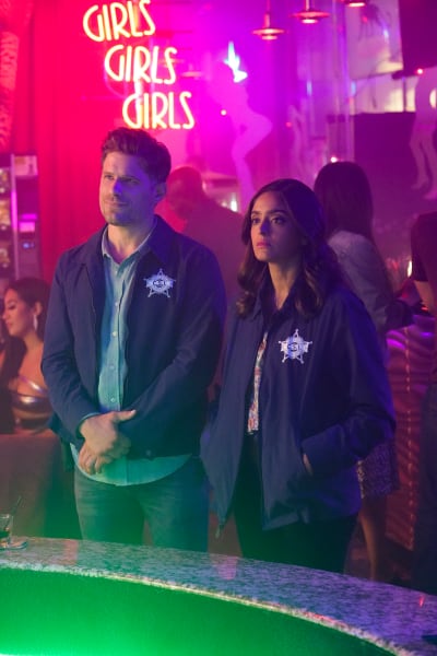 At the Strip Club - CSI: Vegas Temporada 1 Episodio 10