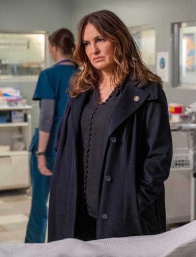 Upside Down / Tall - Law & Order: SVU Season 23 Episode 18