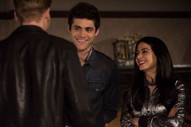 Shadowhunters season 1 episode sales 13 watch online free