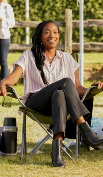 Hanging Out with Sis - The Unicorn Season 1 Episode 2