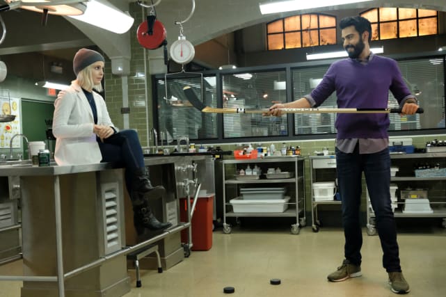 Hit Me with Your Best Shot - iZombie Season 4 Episode 5