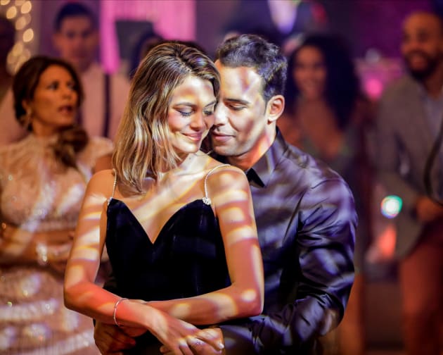 Back Together? - The Baker and the Beauty Season 1 Episode 9