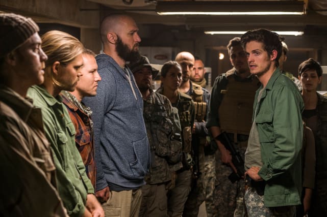 Rounding up the troops fear the walking dead s3e6