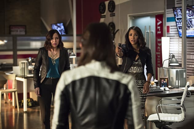 Iris Still in Control - The Flash Season 2 Episode 5