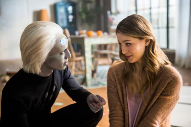 Hitting it Off? - Supergirl Season 3 Episode 10