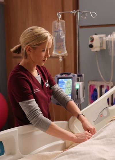 A Pregnant Woman in Crisis - Chicago Med Season 9 Episode 3