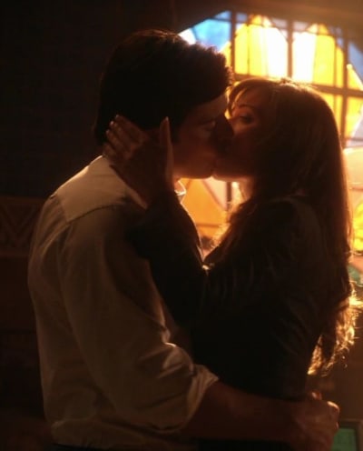 Clark and Lois's First Kiss - Smallville