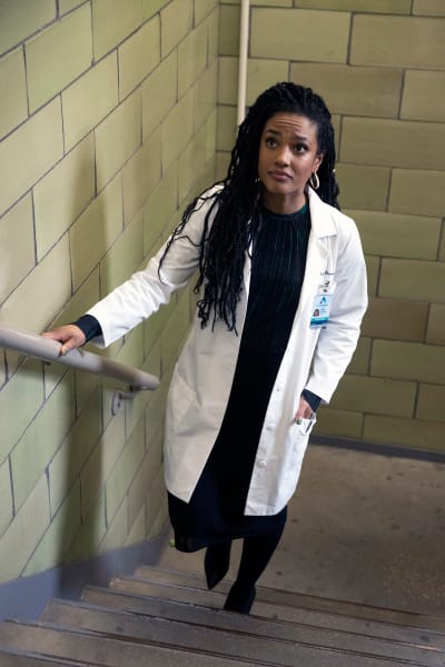 Helen in Charge - New Amsterdam Season 2 Episode 11