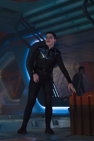 Adira Off-Balance - Star Trek: Discovery Season 4 Episode 1