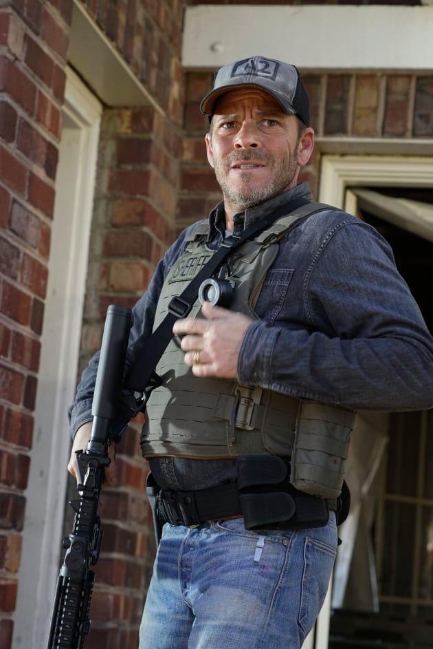Bill On the Hunt - Deputy Season 1 Episode 13